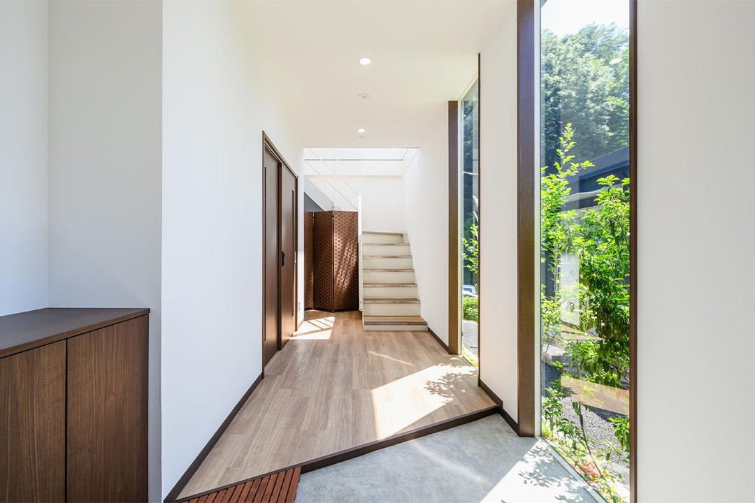 東京都西多摩郡日の出町100㎡以上（30坪以上）の事務所/安置室/待合室のユニットハウス・プレハブ・コンテナハウス、事務所棟　内観1階　ホール