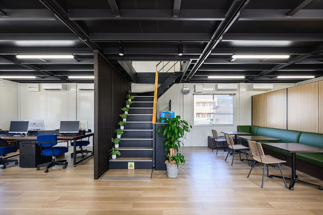 愛知県名古屋市100㎡以上（30坪以上）の事務所(会社事務所)のユニットハウス・プレハブ・コンテナハウス、外観 左アングル