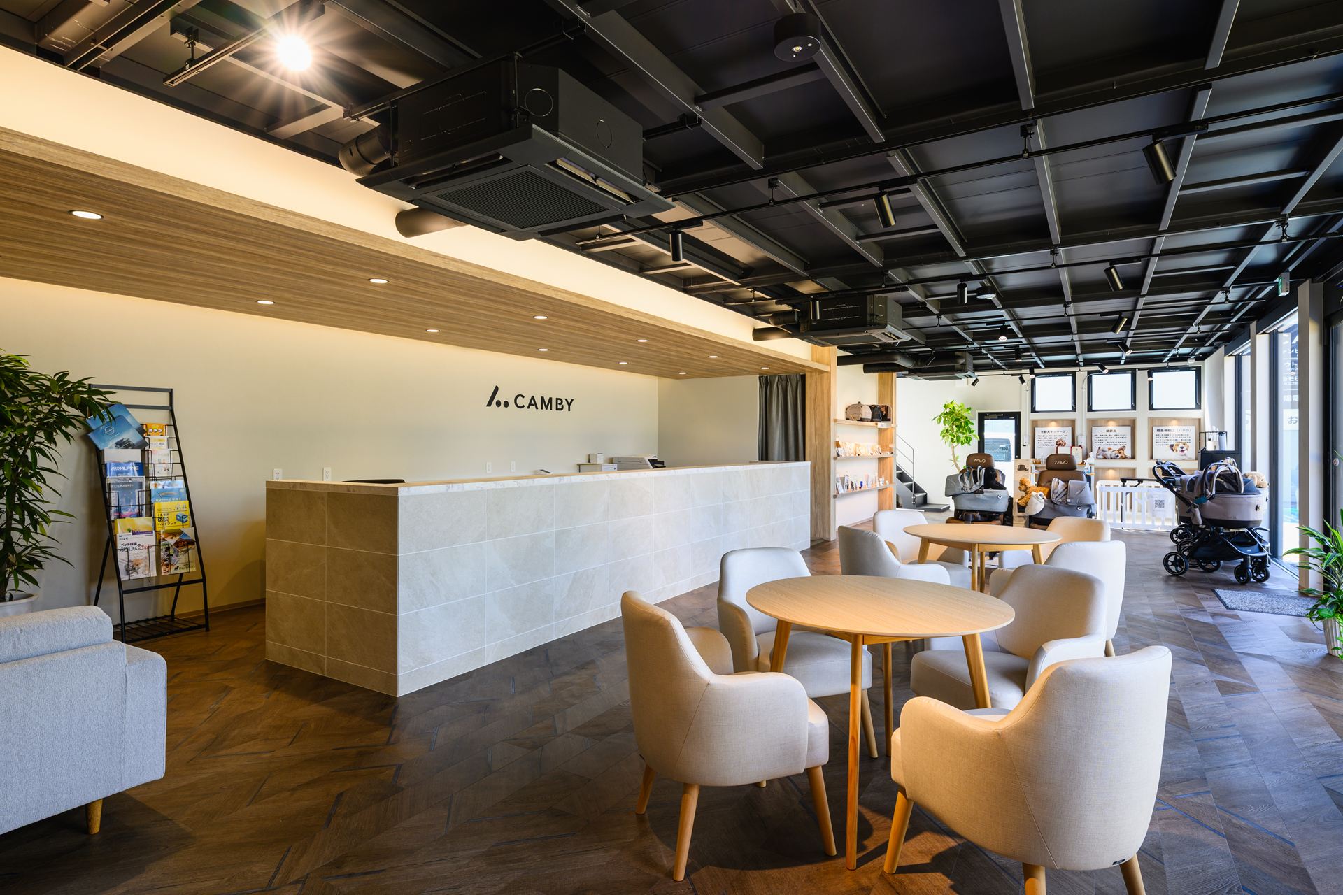 愛知県名古屋市100㎡以上（30坪以上）の店舗(自動車・ペット用品・カーオーディオ販売)のユニットハウス・プレハブ・コンテナハウス、内観1階 ラウンジスペース