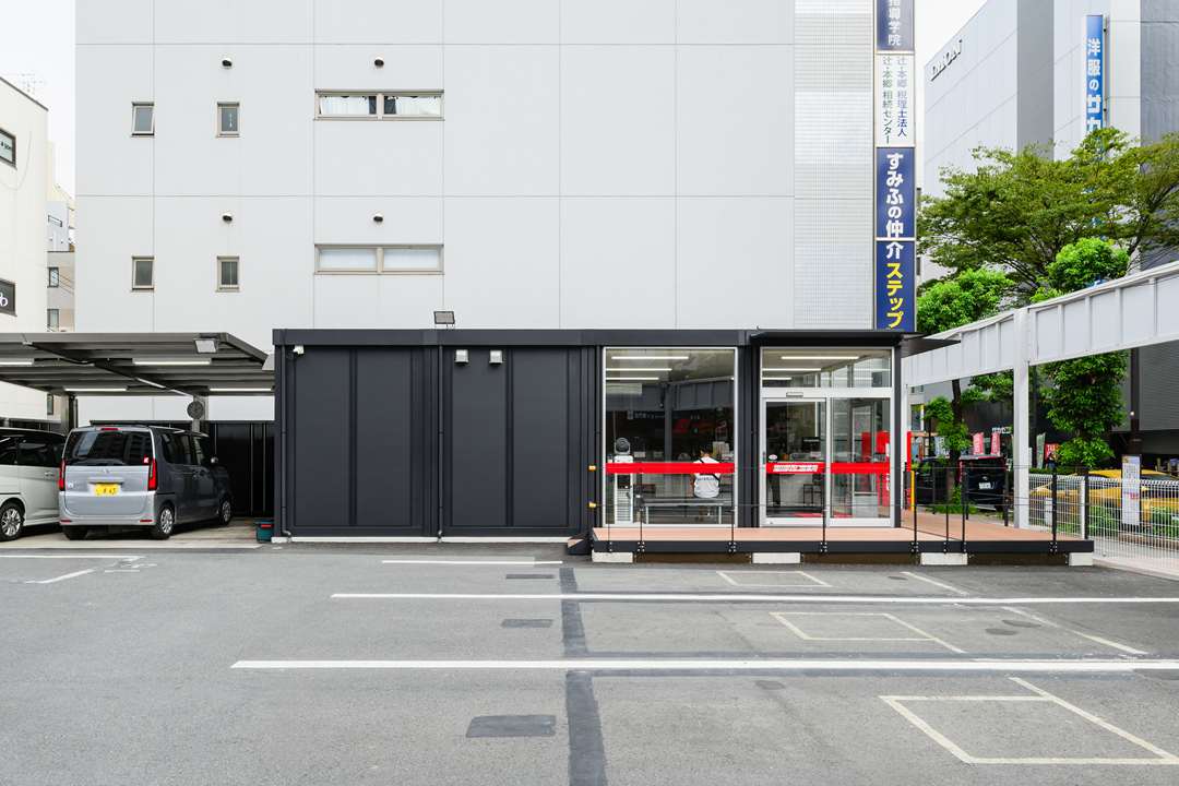 ユニットハウス・プレハブ・コンテナハウス 、 東京都大田区 の事務所 (自動車販売事務所)/店舗 (事務所兼店舗)、内覧 事務室 右アングル