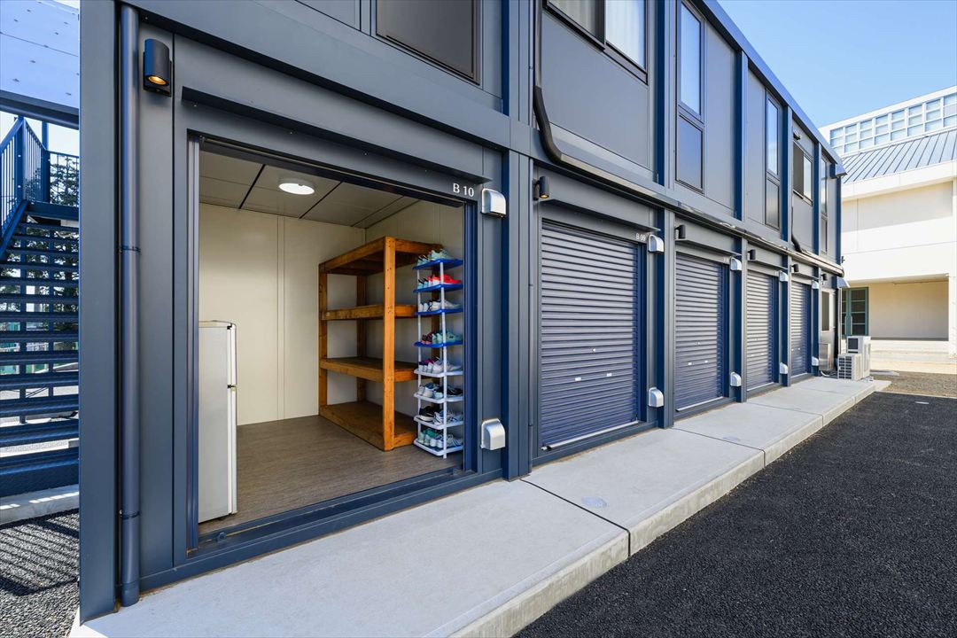 千葉県柏市100㎡以上（30坪以上）のスポーツレジャー(部室棟/クラブハウス)のユニットハウス・プレハブ・コンテナハウス、外観 部室内倉庫