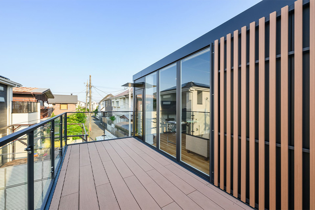 東京都府中市の事務所(会社事務所)/ガレージのユニットハウス・プレハブ・コンテナハウス、エアデッキ