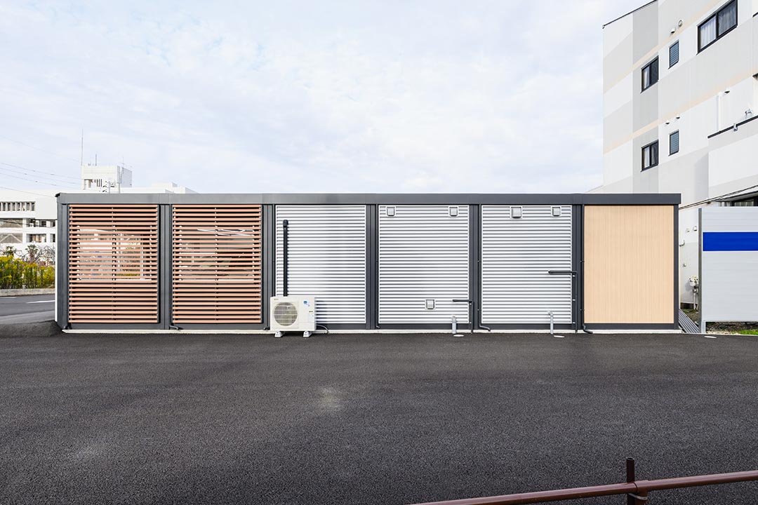 茨城県龍ヶ崎市50〜100㎡ (15〜30坪)の休憩所/車庫のユニットハウス・プレハブ・コンテナハウス、ルーバーパネル/波板スチールパネル