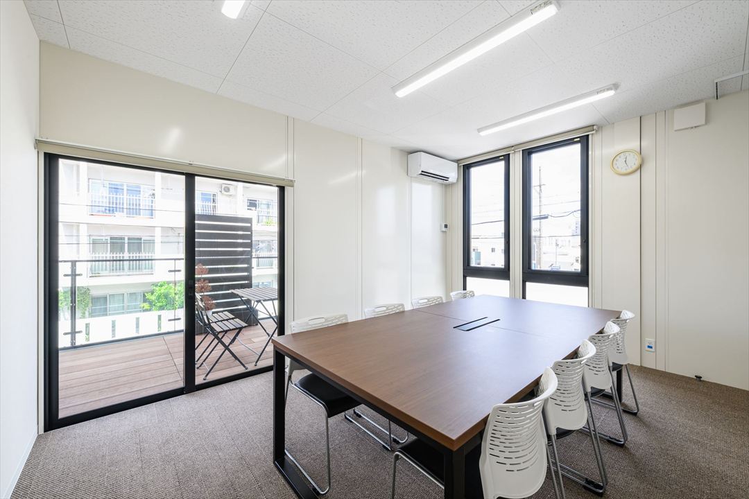 愛知県名古屋市100㎡以上（30坪以上）の事務所(会社事務所)のユニットハウス・プレハブ・コンテナハウス、内観2階　打ち合わせ室