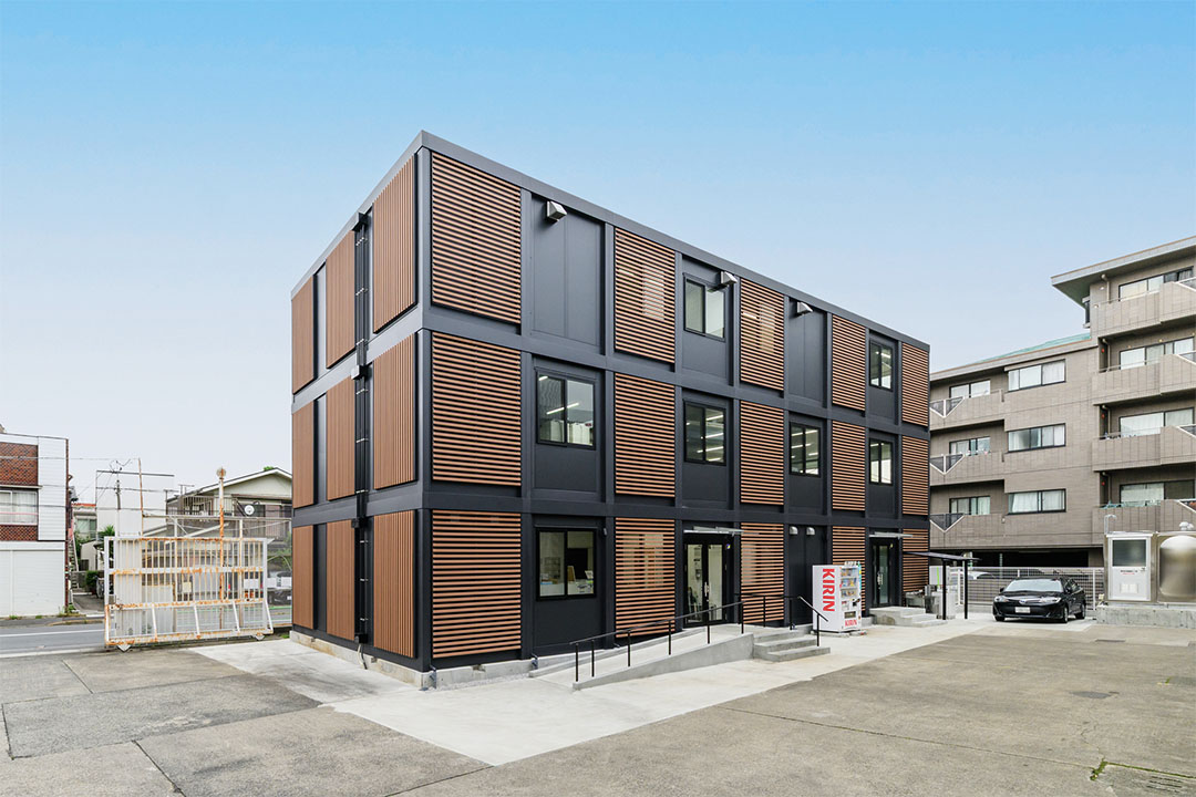 東京都練馬区100㎡以上（30坪以上）の事務所(会社事務所)のユニットハウス・プレハブ・コンテナハウス、外観の左アングル