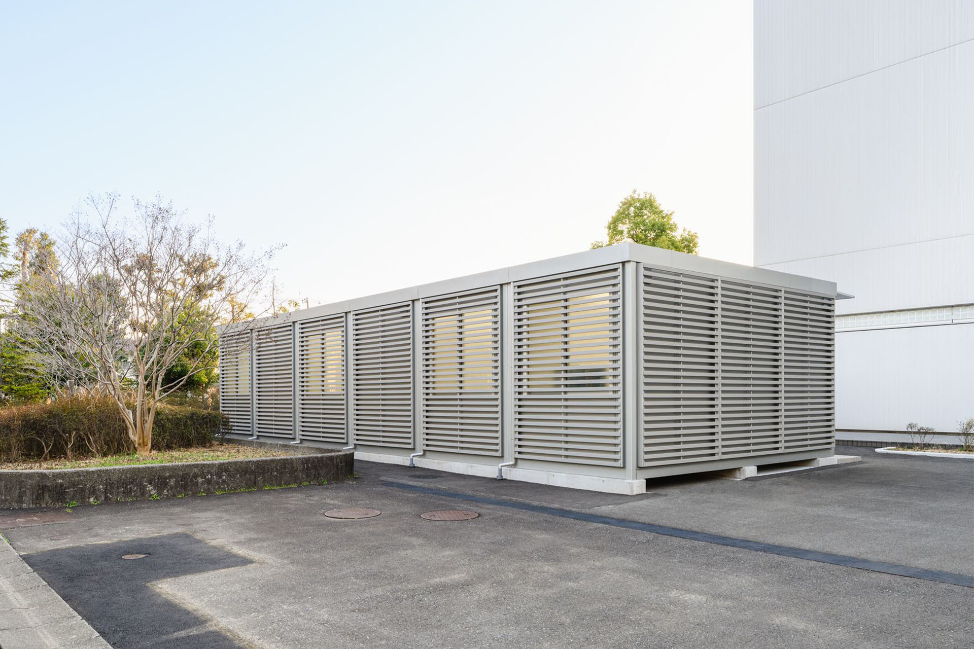 神奈川県川崎市50〜100㎡ (15〜30坪)の休憩所のユニットハウス・プレハブ・コンテナハウス、外観の右アングル