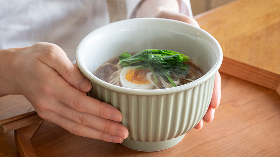 しのぎ深丼がつくられる、深川製磁の工房を訪ねて 後編 | 久原本