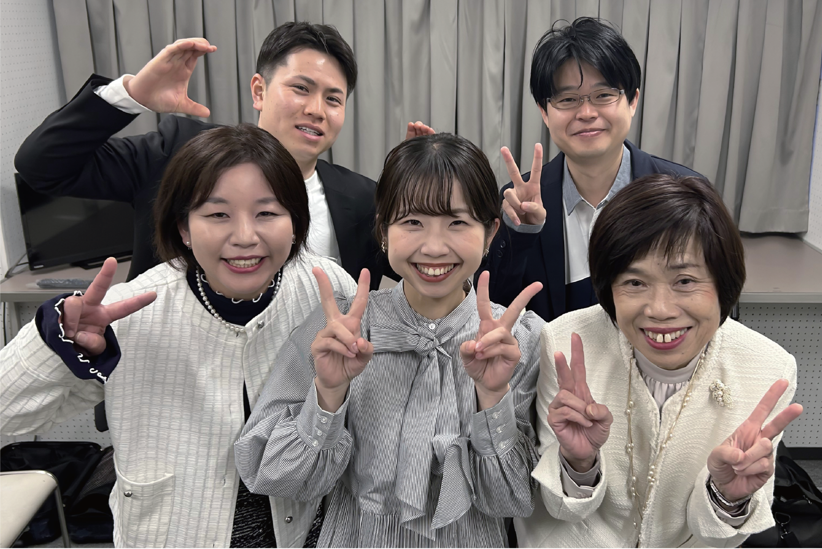 イベント終了後には、控え室で記念撮影。 （広島会場）