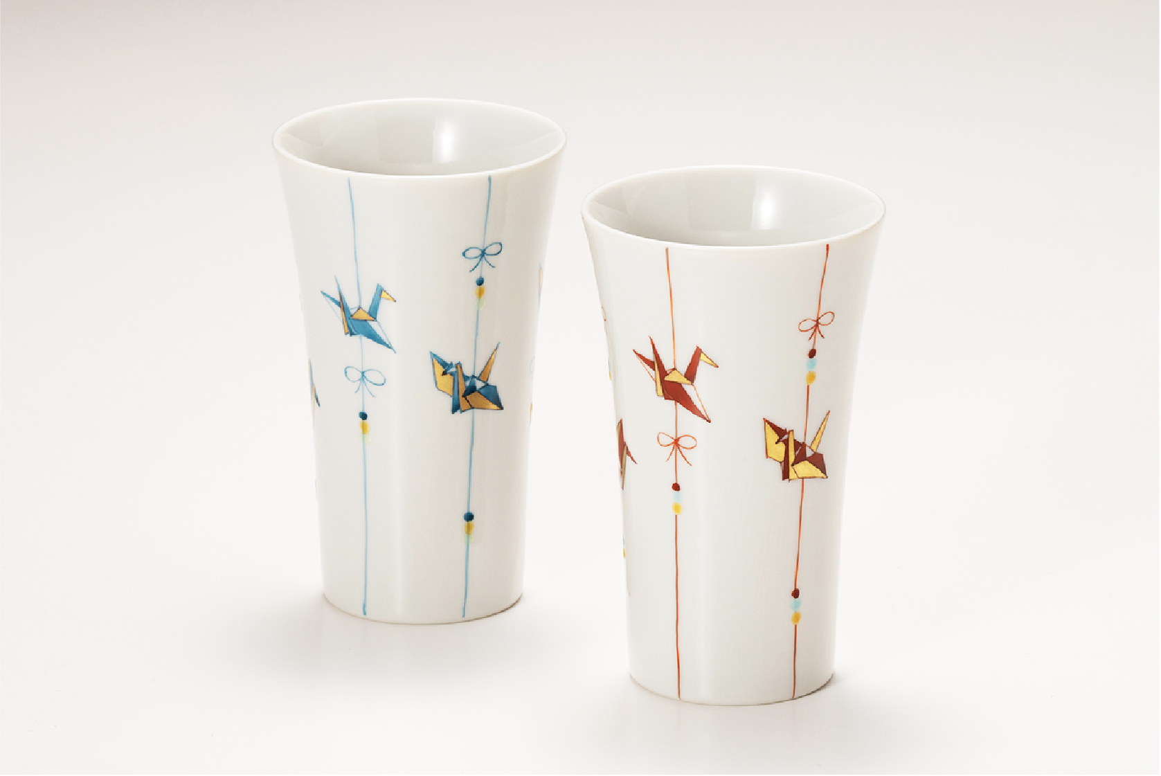 早く復興しますようにと願いを込めて折り鶴が描かれた作品