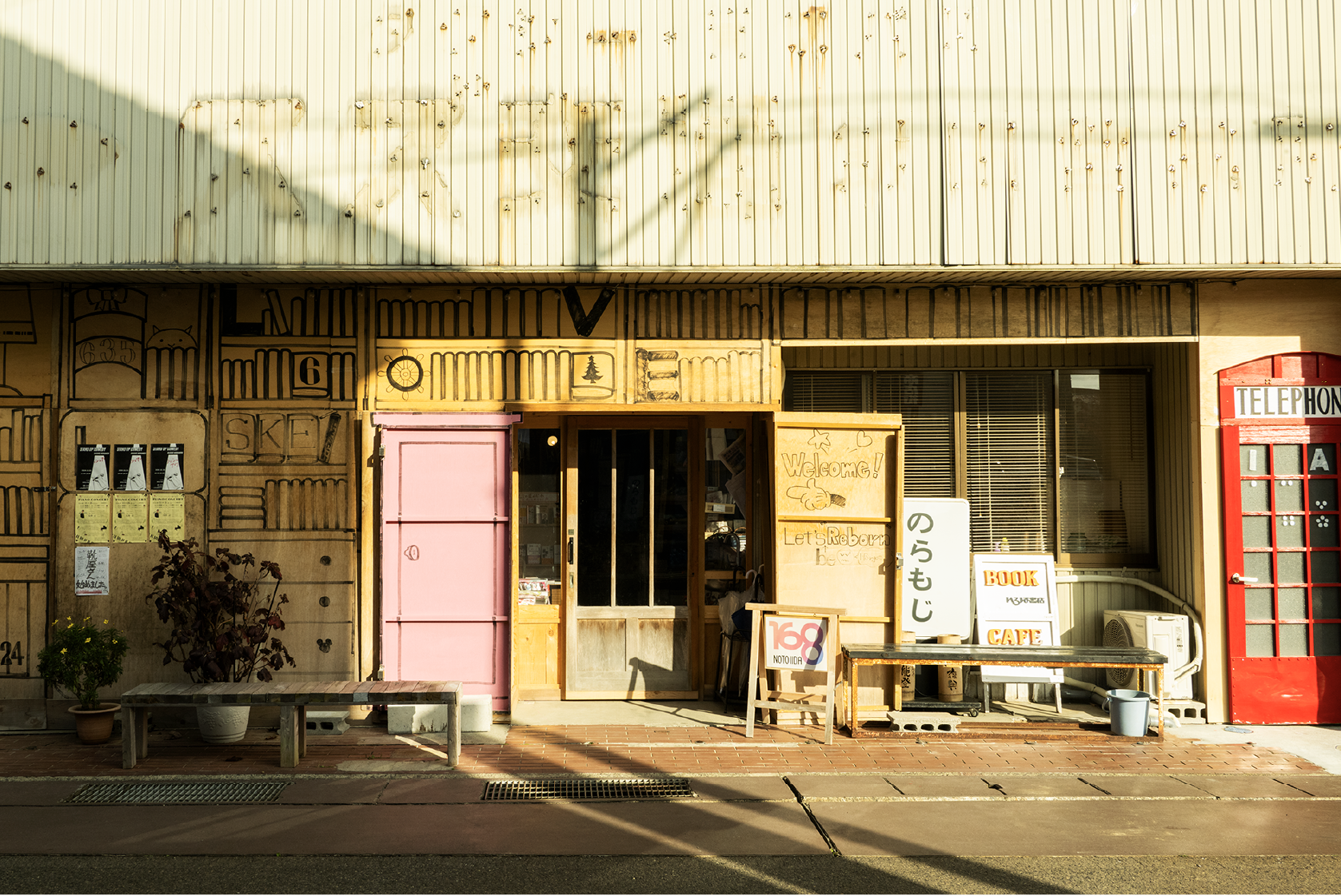 タクシー会社の事務所だったという仮店舗