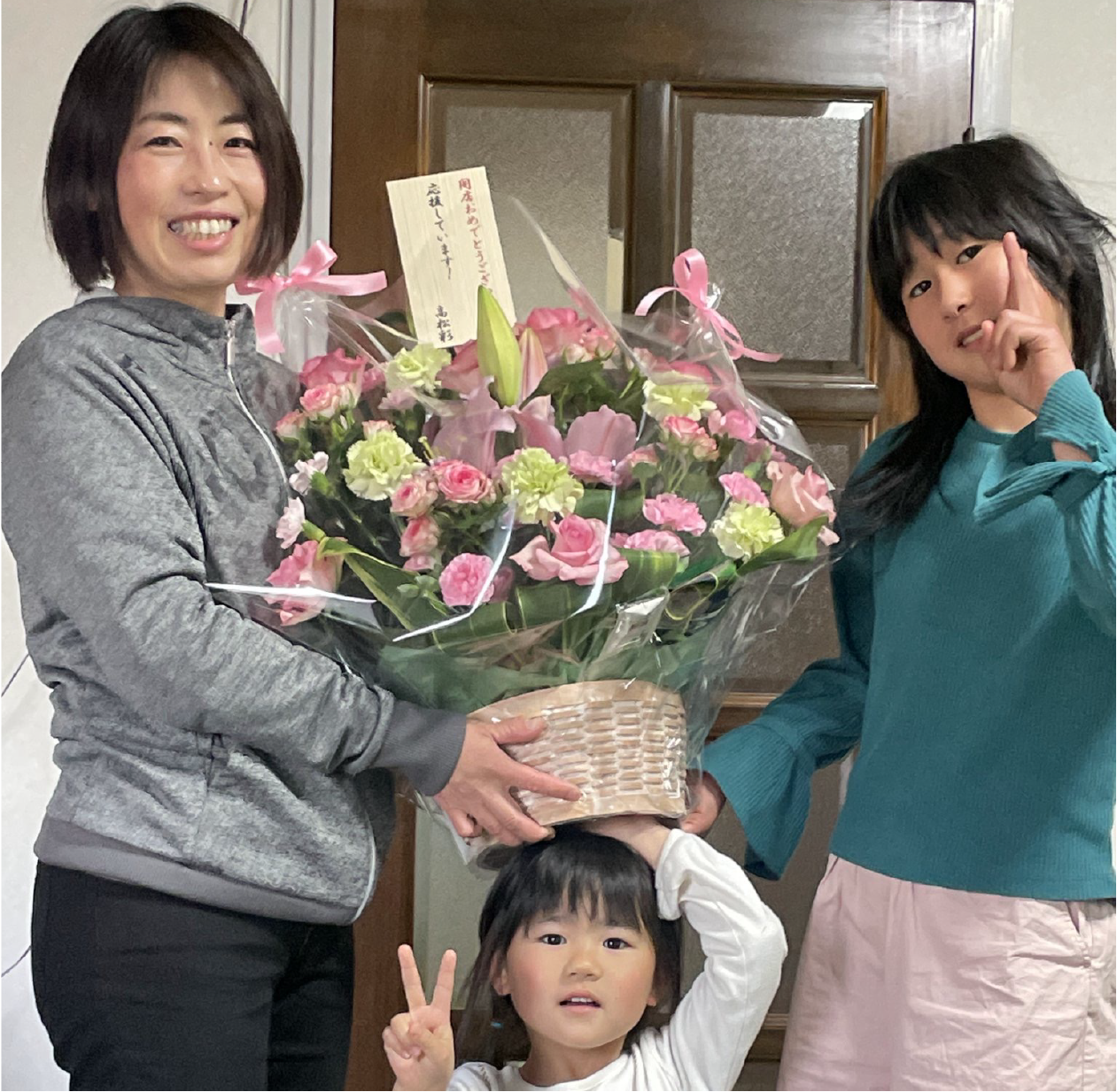 稲山里恵さんとご家族