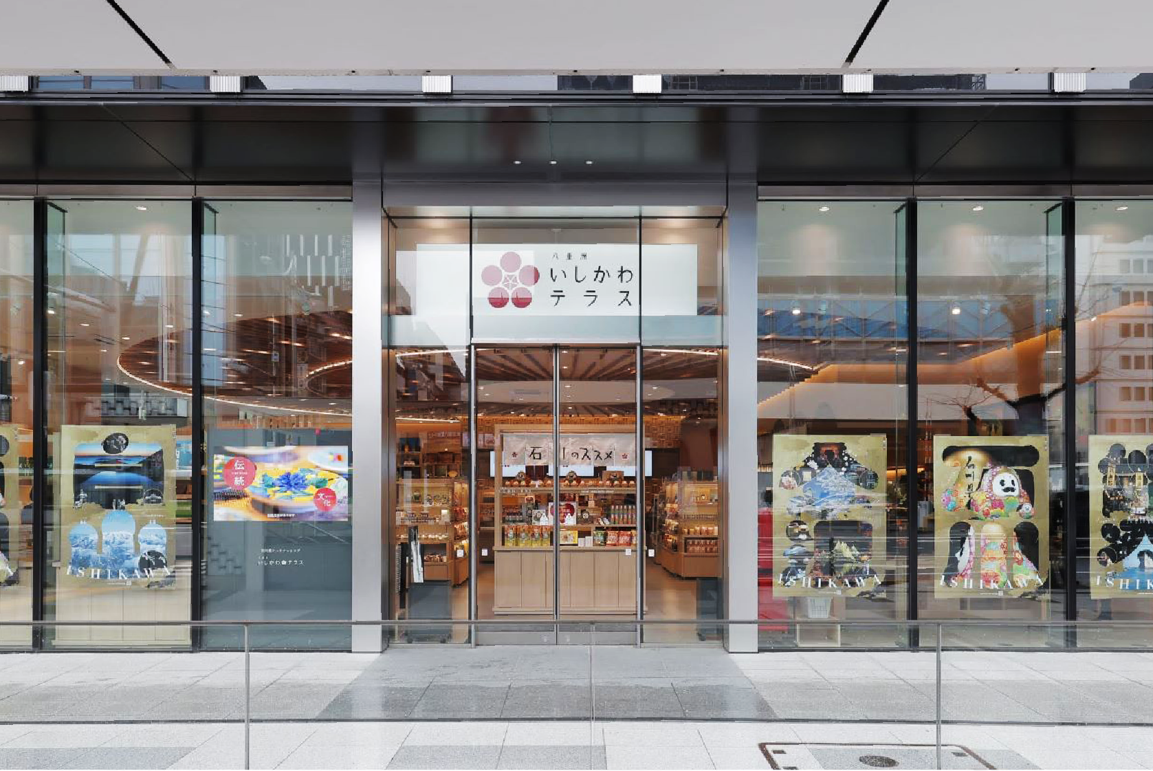 松任谷由実さんが被災地を訪れ、「この光景を忘れてはいけない」と、佐藤健寿さん、石川県に協力を依頼したことからプロジェクトが発足。東京・金沢・大阪で写真展を開催。