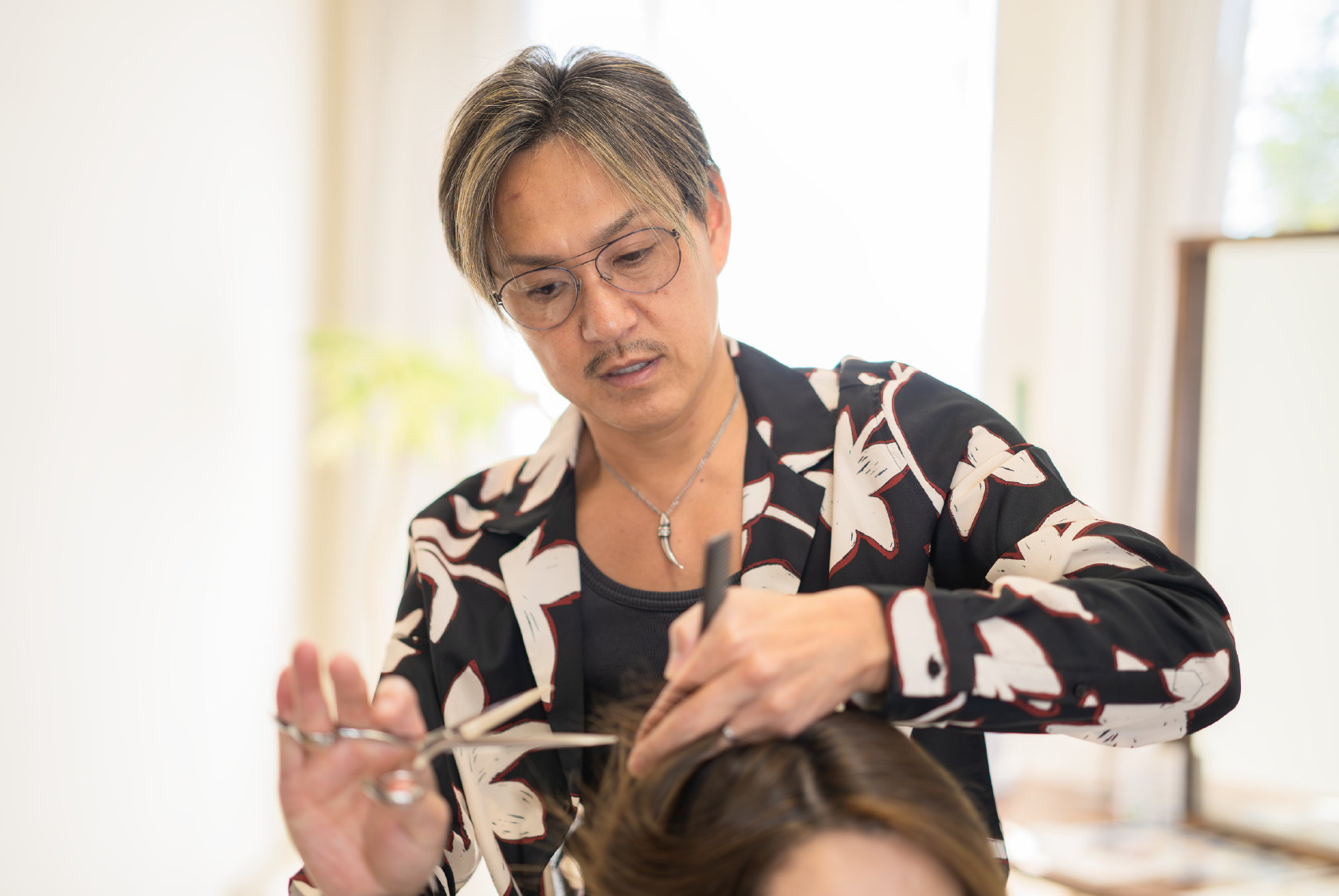 美容師として後進を育て「夢を持ってもらうことが大切」と語る山下さん