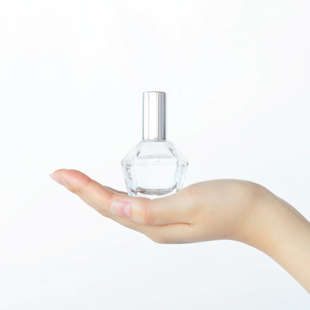 コロンと香水は違う？ 使い方やおすすめのコロンもご紹介 | FITS you