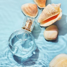 夏は香水をつける？つけない？おすすめのつけ方を解説