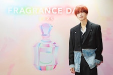 「香水はファッションの一部」高橋恭平が愛する“メンバーの香り”も告白