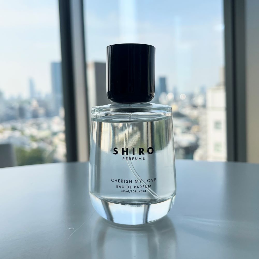 香りも衣替え！2025年秋の話題香水4選 | FITS you.｜香りを使う