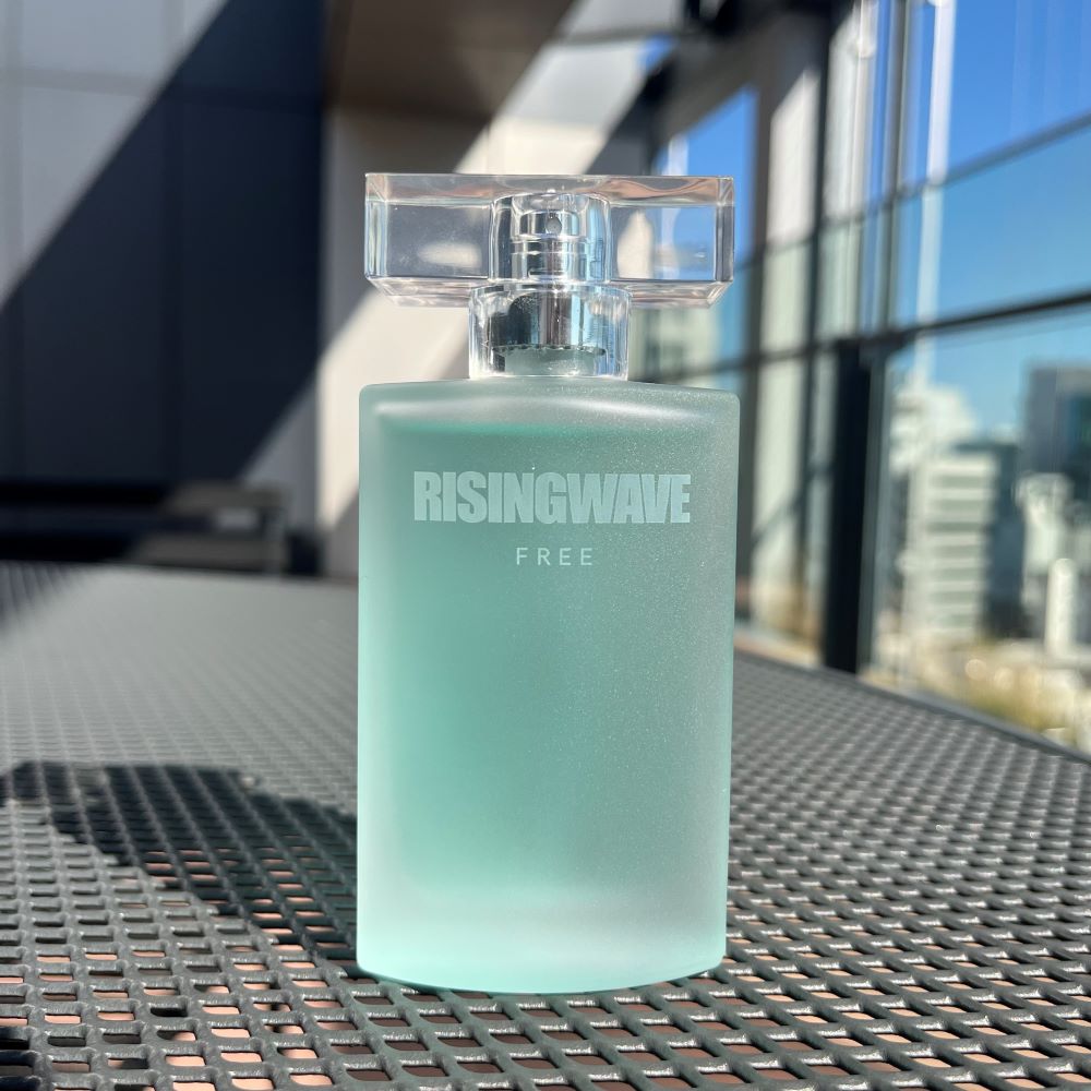 ライジングウェーブ　フリー ナチュラル モーニンググリーン 50ml Amazon.co.jp: ライジングウェーブ フリー ナチュラル オードトワレ