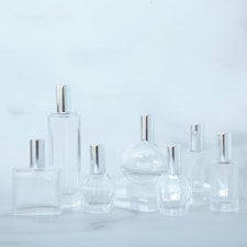 香水にはどんな種類がある?持続時間や香りの違いなどを解説