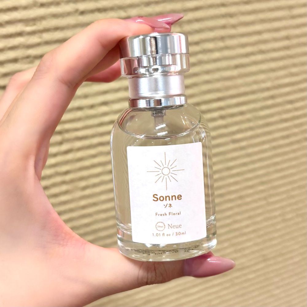 読書の秋は香りとともに。読書中におすすめの香水6選！10月27日は読書