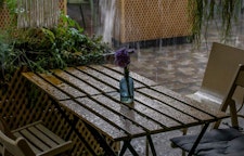 みんなは知ってる？雨の日の香水の付け方解説