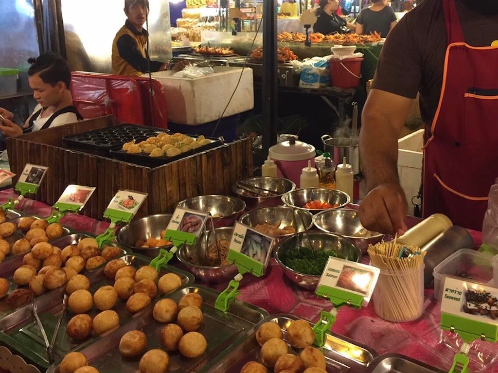 ワット ポー メークロン市場 ナイトマーケット タイ バンコク観光 Recotrip レコトリップ ワット ポー メークロン市場 ナイトマーケット タイ バンコク観光 Recotrip レコトリップ