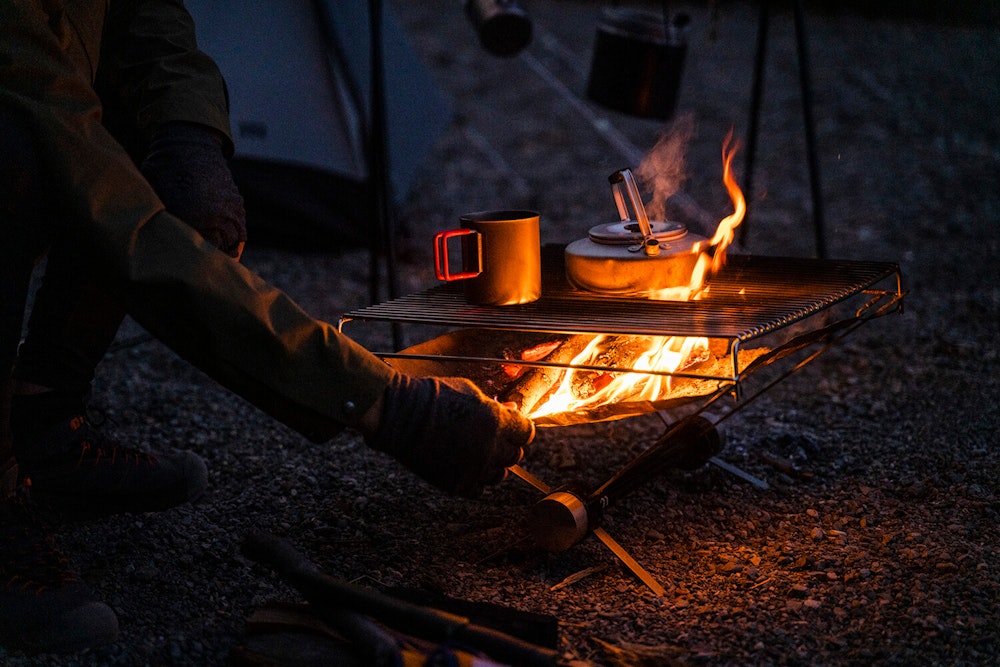 炎のゆらぎとじぶん時間。寒い冬にこそ暖かさを感じる「焚き火キャンプ」をはじめよう！
